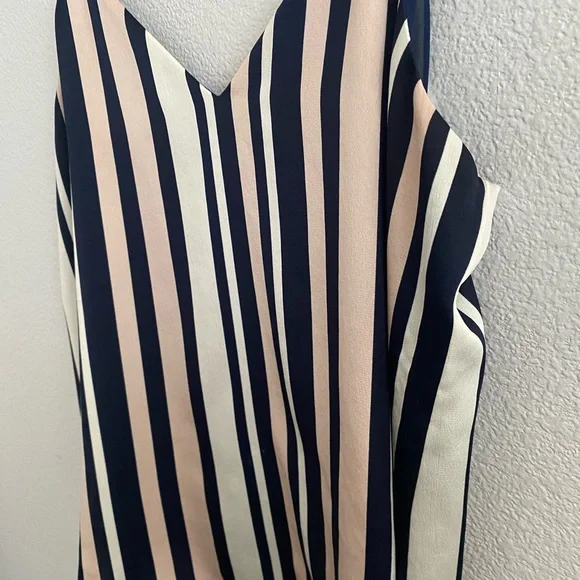 Express downtown cami v-neck top L - Picture 8 of 10